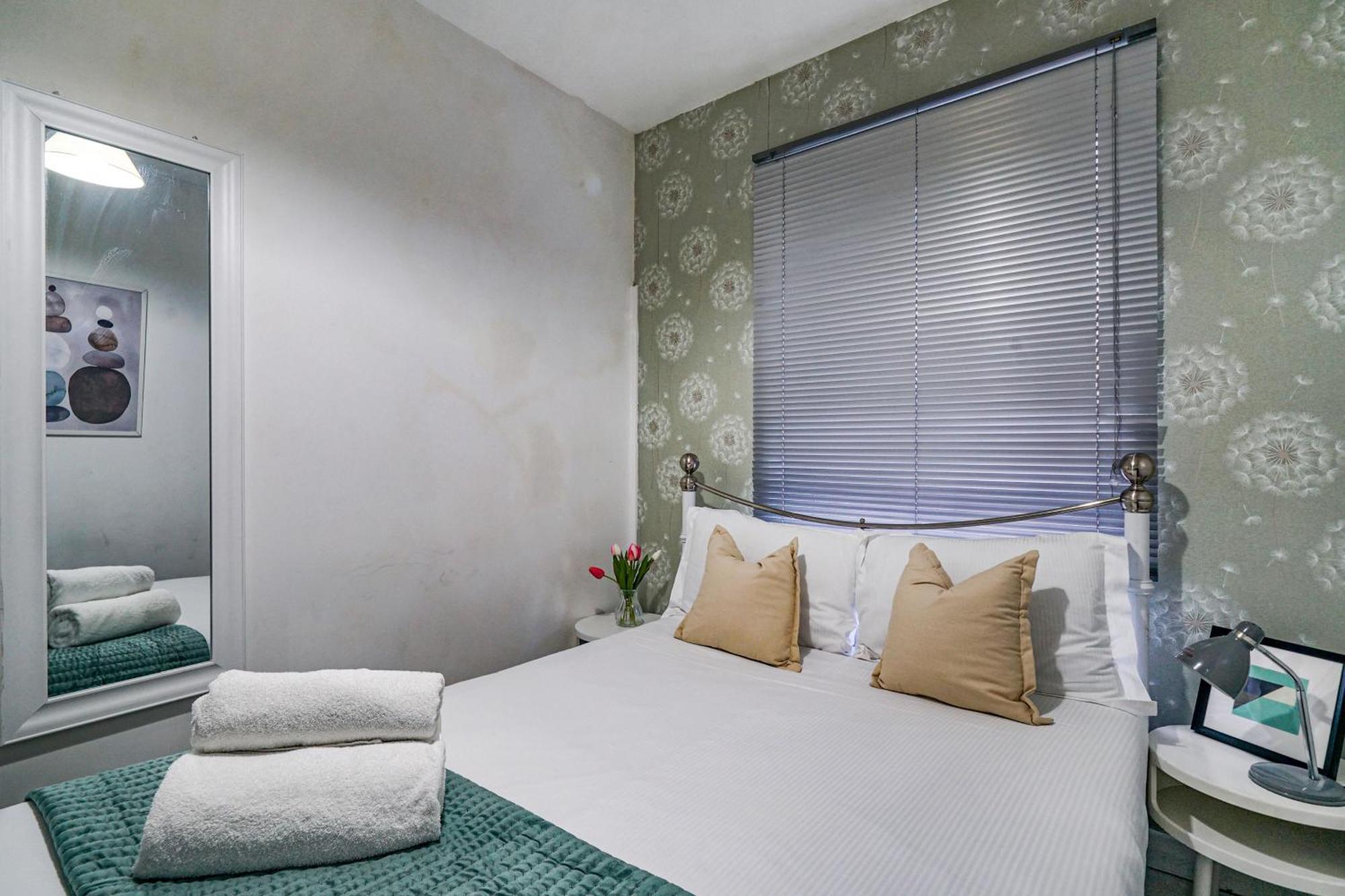 Two Bedroom By Livestay Short Lets & Serviced London, Clapham * Londres
